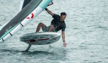 Wing foil downwind brauciens: kā izbaudīt bezgalīgu lidojumu virs viļņiem?